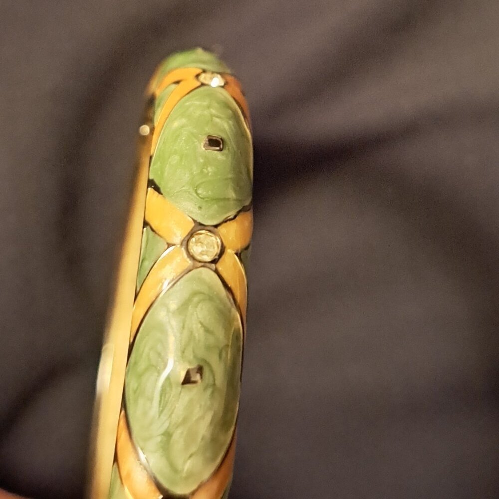 Vintage Hinged Enamel Bangle Bracelet Green W/X Details and Rhinestone - Picture 5 of 6
